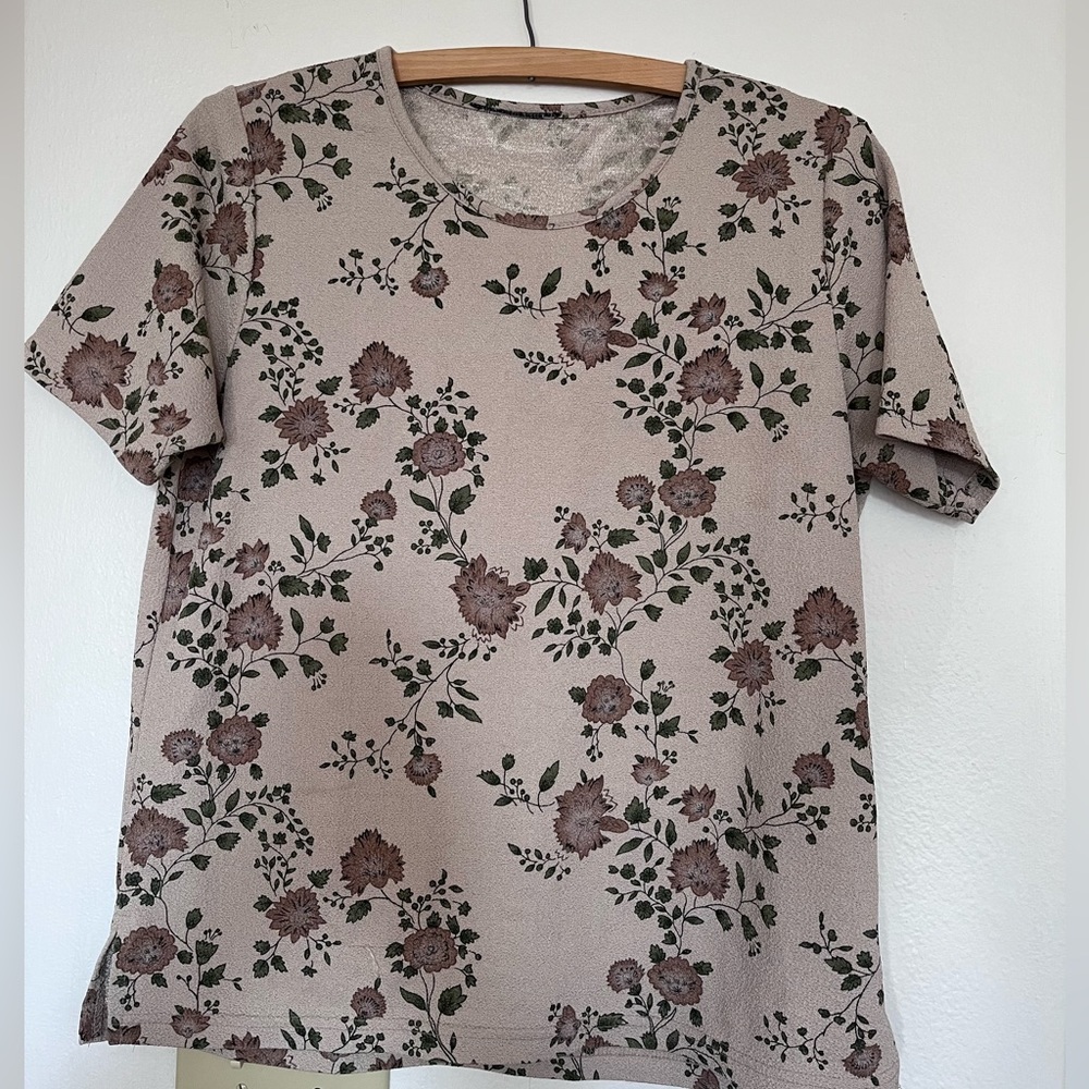 Floral “vintagey” shirt